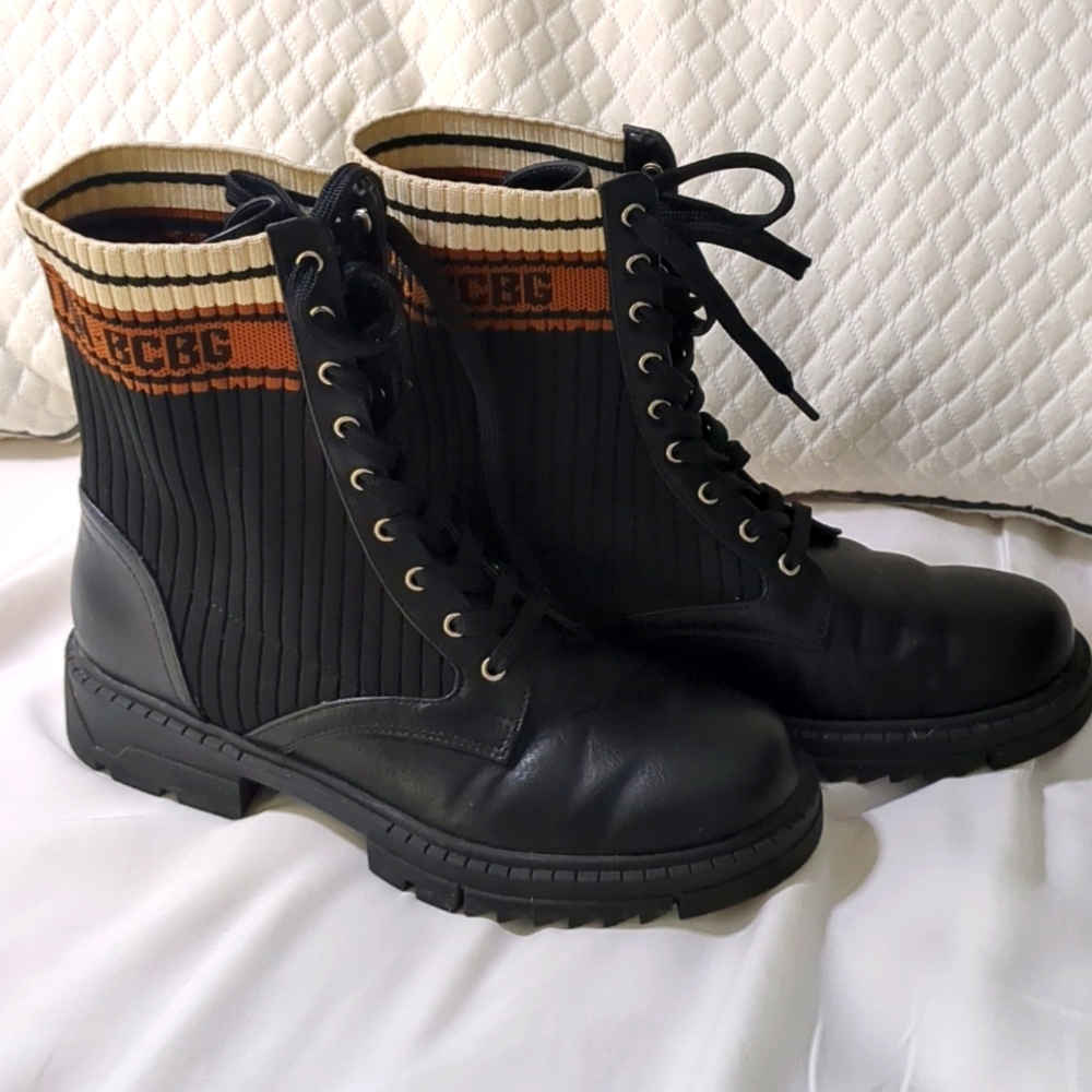 BCBG Generation Tassie Moto Lace-Up Sweater Knit Ankle Boots Size 8